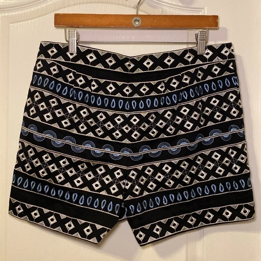 White House Black Market Women’s Chino Embroidered 5 Inch Short Size 10 NWOT